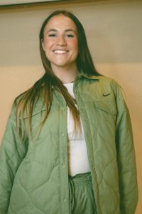 Singer Hannahlore in recording studio